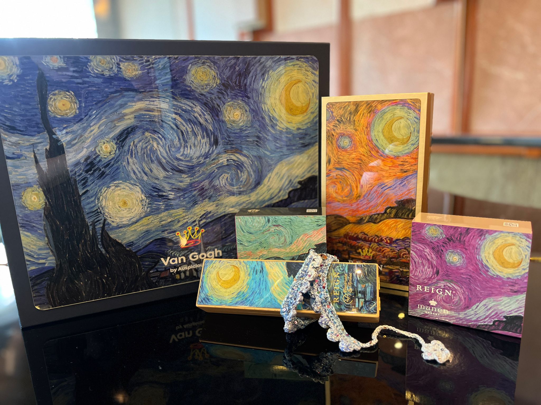 Crafted Elegance: REIGN and Happy Yarn Unveil the Starry Crown at the Moon Collection